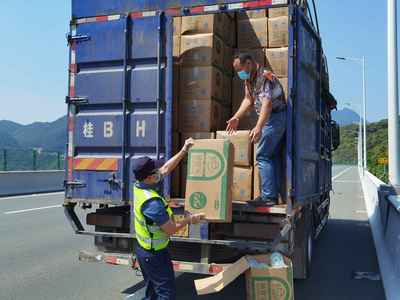 惠清高速突发货物洒落事故，运输设备租赁服务紧急驰援